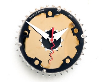 horloge de vitesse de vélo, cycliste, cadeau, recyclage, ordinateur, disque dur, PC, petit ami, petite amie, unique, réutilisation, vélo, upcycle, mur, batterie