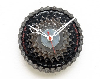 recycled bicycle gear clock, cycle, Bike, chain, boyfriend, unique, repurpose, reuse, upcycle, reclaim, wall, battery, sprocket, cog, time,