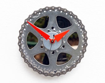 bike gear clock, cycle, bicycle, chain, wall, cog, boyfriend, unique, recycle, repurpose, reuse, upcycle, time, wall, battery, dad, Father,