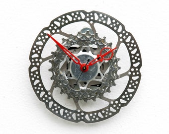 bike gear clock, brake, disk, bicycle, cyclist, cycle, Recycle, reclaim, wall, Dad, repurpose, reuse, upcycle, battery, cassette, steampunk