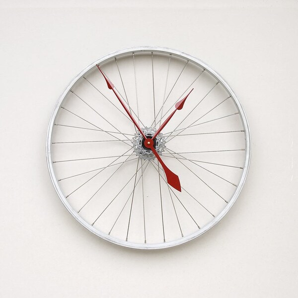 Clock made from a Recycled Bike Wheel