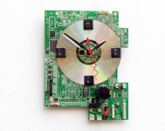 Circuit board clock, Geek, nerd, Recycle, upcycle, reuse, repurpose, reclaim, Computer, steampunk, tech, PC, display, battery, keyboard,