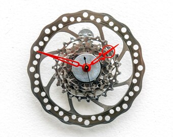 bike gear clock, brake, disk, bicycle, cyclist, cycle, Recycle, reclaim, repurpose, reuse, upcycle, battery, cassette, steampunk, time, wall