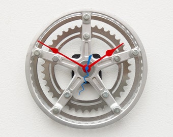 Bike Gear Clock, bicycle, cycle, unique, repurpose, reuse, Recycle, upcycle, reclaim, chain, wall, battery, silver, blue, time, sprocket