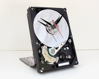 hard drive clock, geek, nerd, Computer, PC, steampunk, upcycle, Recycle, repurpose, reuse, tech, desk, battery, Apple, Mac, boyfriend, Dad,