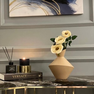 Handmade Abstract Ceramic Vase – Modern Minimalist Home Decor
