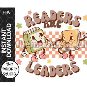 Könnte beinhalten: Eine Illustration im Retro-Stil zeigt zwei animierte Bücher, die sich an den Händen halten, mit dem Text "Readers Are Leaders". Die Bücher sind in Grün- und Beigetönen gehalten, mit Cartoon-Gesichtern und rosa Schuhen. Der Hintergrund hat ein kariertes Muster mit Sternen.