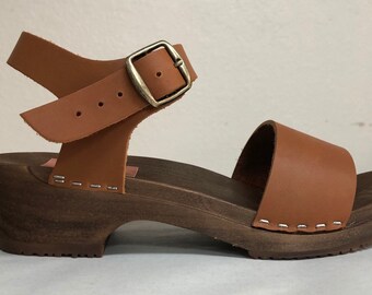 Lucy // Wide strap sandal low heel in honey oiled with Buckled ankle strap