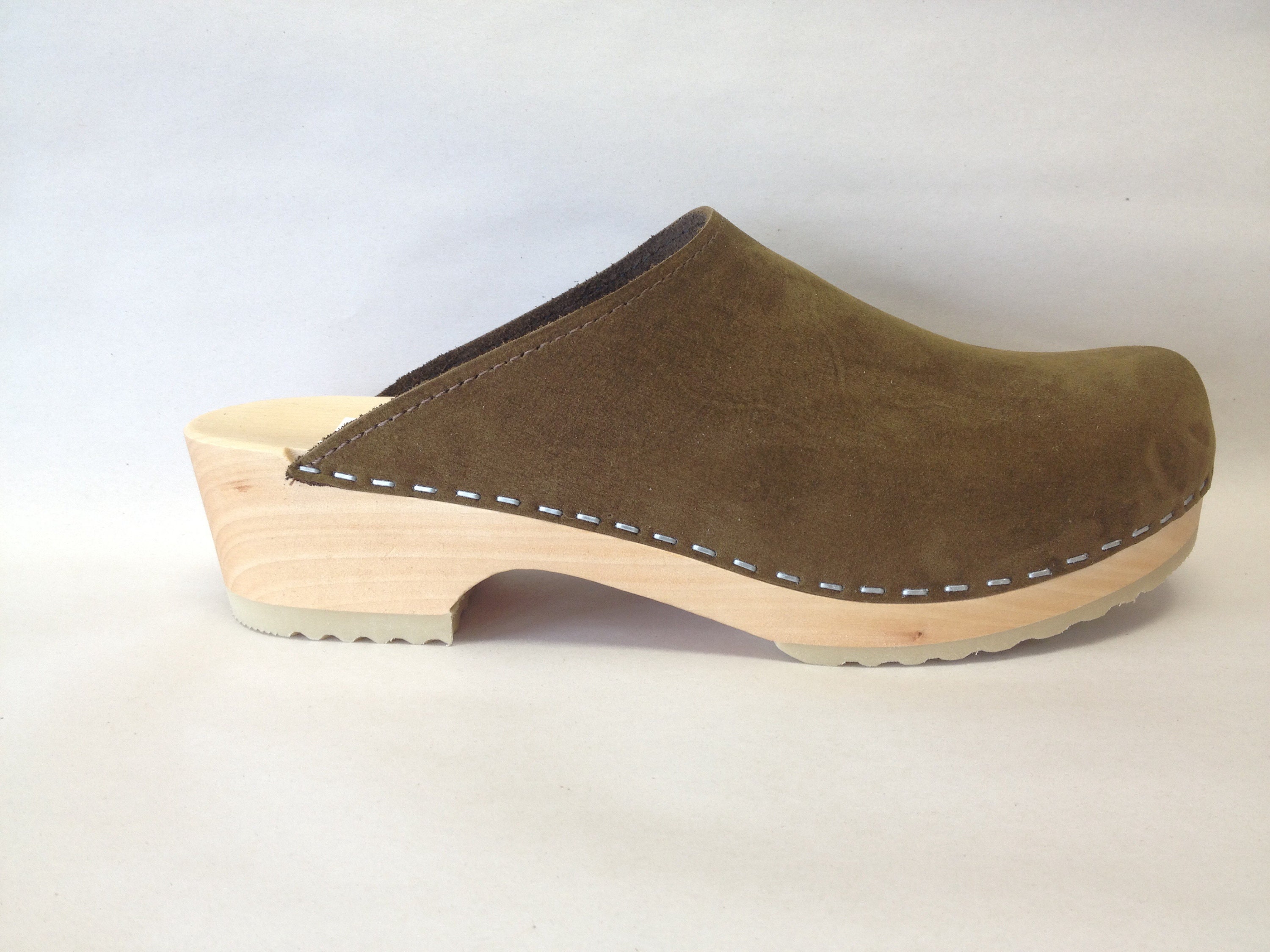 1 inch heel clogs