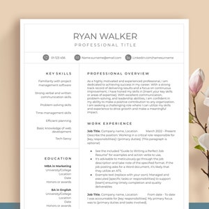 Może przedstawiać: Czarno-biały szablon CV z nazwą Ryan Walker u góry. CV zawiera sekcje dotyczące kluczowych umiejętności, przeglądu zawodowego, doświadczenia zawodowego i wykształcenia. CV ma czysty i nowoczesny design.