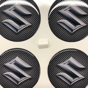 ホイールセンターハブキャップ用全サイズエポキシエンブレムスズキステッカー4枚セット、ノートパソコン、電話、自動車チューニング、リアバンパーに最適なギフトデカール