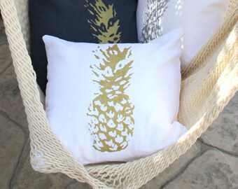 Pineapple Pillow / Pineapple Decor / Gold Pineapple Pillow / Tropical Decor / Tropical Pillow / Pineapple Pillow Cover / Linen Pineapple