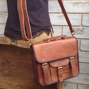 Bolso tipo cartera de piel de 11" con un solo compartimento, convertible, bandolera y mochila, hecho a mano, estilo retro, boho, PERSONALIZACIÓN GRATUITA