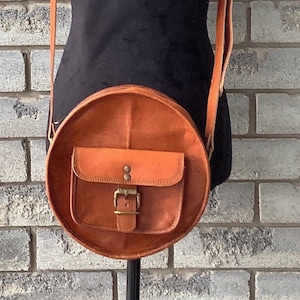 Sac cartable rond en cuir de 9 po, fait à la main, rétro, style bohème avec rangement à glissière et compartiments