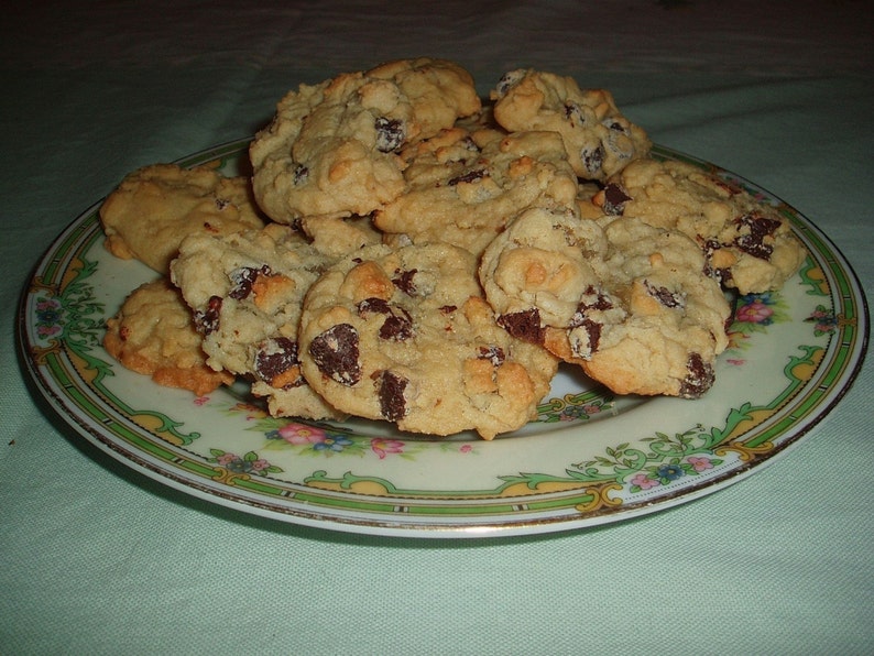 1 Dozen Low-Fat Chocolate Chip Cookies image 2