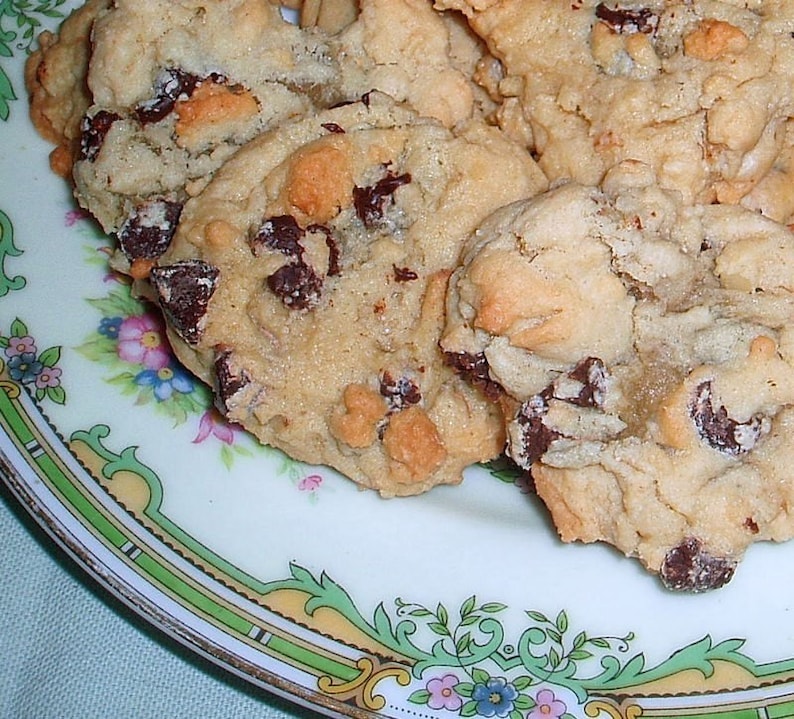 1 Dozen Low-Fat Chocolate Chip Cookies image 3