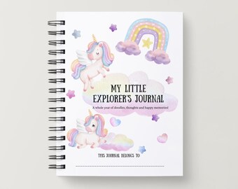 Pode incluir: Um diário com espiral com uma capa branca com um design em aquarela. A capa inclui ilustrações de unicórnios, um arco-íris e estrelas. O texto na capa diz "MY LITTLE EXPLORER'S JOURNAL" e "THIS JOURNAL BELONGS TO".