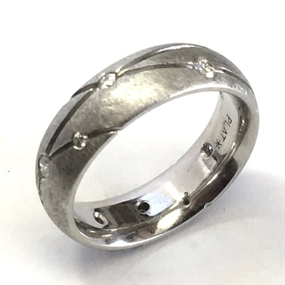 Platinum Cassini Orbit Band with .25ctw of Bright White Natural Diamonds in Polished Grooves with a Random Scratchy Finish 6MM / SIZE 7