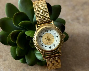 Vintage Avon Gold Plated Analog Quartz Wrist Watch with Stretch Band