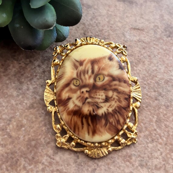 Vintage Framed Kitty Cat Large Brooch in Gold Tone