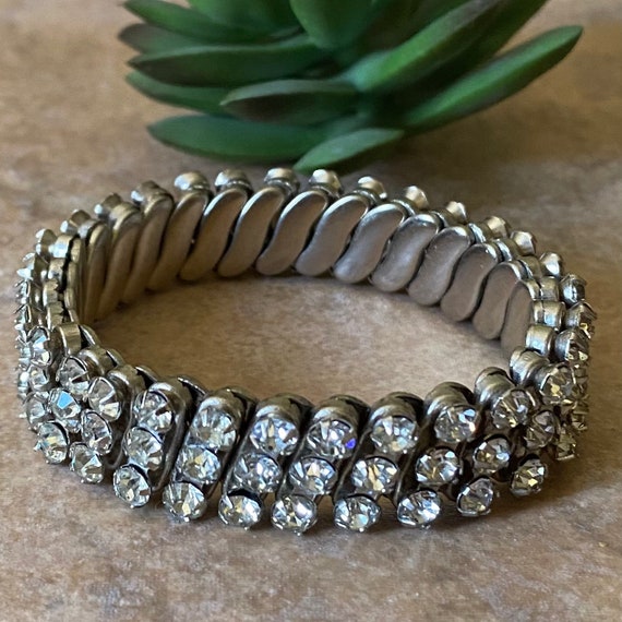 Vintage Women’s Rhinestone Stretch Bracelet, Clea… - image 1