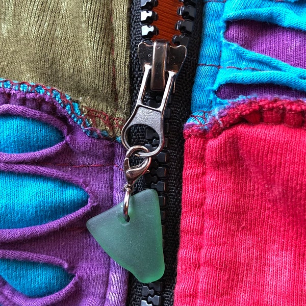 1 seaglass zipper charm pull. Clip on glass charm. Purse, backpack charm.  Bright color beach glass charm.