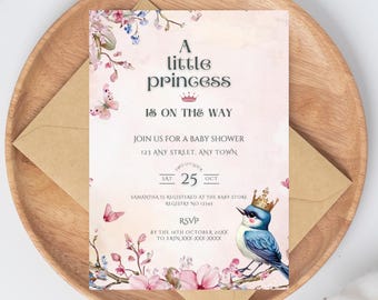 Puede incluir: Invitación a baby shower con el texto "A little princess is on the way". La invitación presenta un diseño de acuarela con un pájaro azul con corona, flores y mariposas. La fecha es el 25 de octubre.