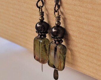 Smoky nights - Brown Czech Glass and Swarovski Pearl Beaded Niobium Earrings - BeadedTail