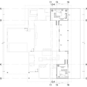 Puede incluir: Un plano de planta arquitect&oacute;nico en blanco y negro de una casa con una gran sala de estar, cocina y dormitorios. El plano incluye medidas en pies.
