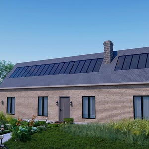 Puede incluir: Una casa moderna de una sola planta con un exterior de ladrillo y un techo gris. La casa tiene una ventana grande rectangular en la parte delantera y una ventana más pequeña en el lateral. La casa está rodeada de hierba verde y árboles.