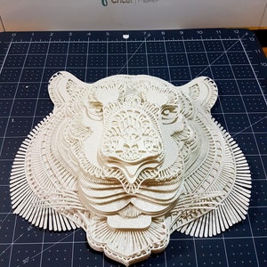 Cabeza de cara de tigre personalizada en capas Papercut Wall Art tarjeta de regalo arte mandala