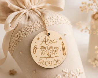 Colgante personalizado de madera con forma de cono escolar/cono de caramelo | Regalo de vuelta al cole con nombre y fecha | Decoración de vuelta al cole | Colgante para escolares