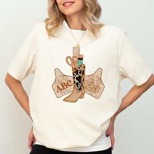 Western Teacher Shirt, Cowgirl Boho Teacher Tshirt, Teacher Graphic Tees, Country Teacher Shirt, Howdy Teacher Shirt, Gift for Teacher