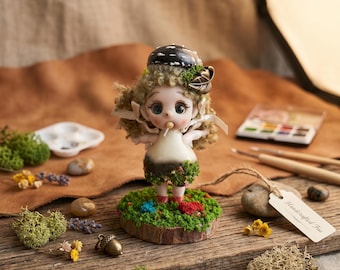 Figura de hada del bosque caprichosa, llavero de muñeco elfo de seta personalizado, decoración de escritorio estilo cottagecore, regalo único y personalizado para amantes de la fantasía.