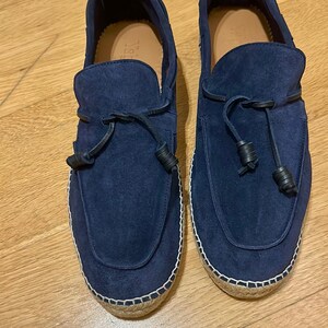 Herren Bootsschuhe aus Blauem Veloursleder – Handgemacht in Spanien – Sommerschuhe – Jutesohle & Ledersohle – Casual Chic Stil