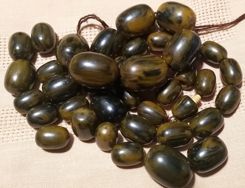 Vintage Marbled Swirl Olive Green 135 grams Bakelite Catalin Art Deco Huge Beads Beaded Graduated Necklace to Assemble Complete Original
