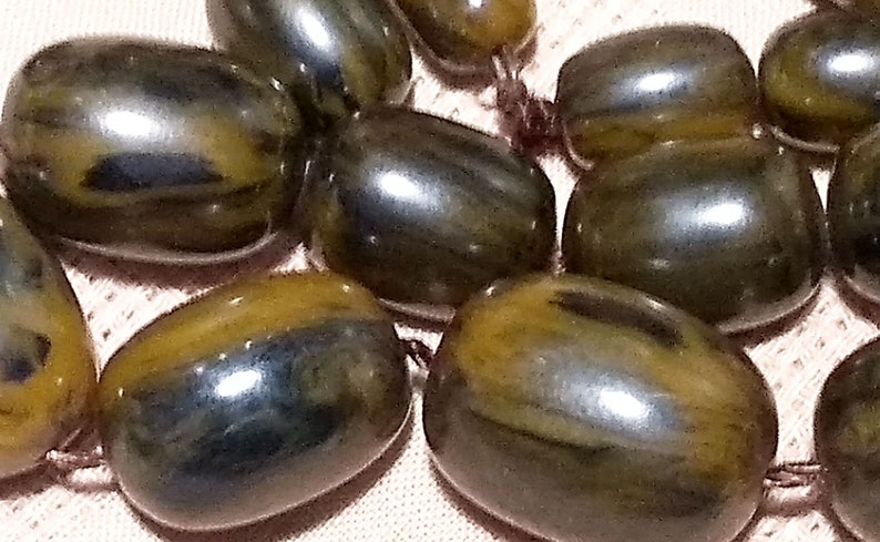 Vintage Marbled Swirl Olive Green 135 grams Bakelite Catalin Art Deco Huge Beads Beaded Graduated Necklace to Assemble Complete Original
