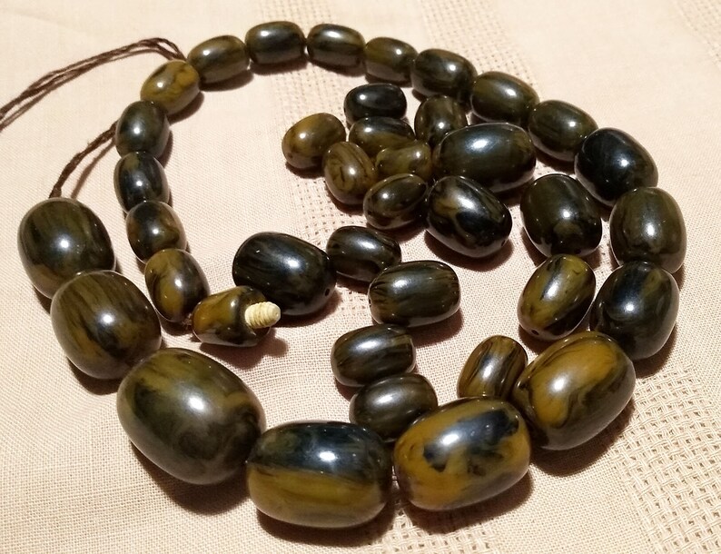 Vintage Marbled Swirl Olive Green 135 grams Bakelite Catalin Art Deco Huge Beads Beaded Graduated Necklace to Assemble Complete Original