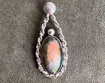 Labradorite Pendant in Silver