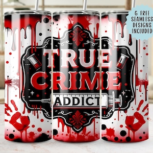 Puede incluir: Un vaso de acero inoxidable con un diseño que presenta las palabras "TRUE CRIME ADDICT" en rojo y blanco, con un gráfico de jeringa. El diseño incluye goteos rojos, huellas de manos y un fondo en blanco y negro.