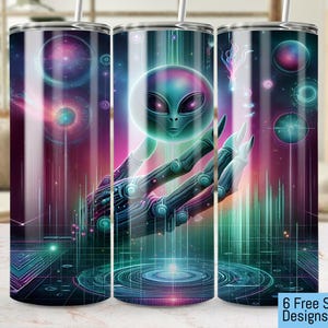 Könnte beinhalten: Drei Edelstahlbecher mit einem umlaufenden Design. Das Design zeigt einen Außerirdischen mit leuchtendem Kopf und Händen, vor einem Hintergrund aus wirbelnden Lila-, Rosa- und Blautönen. Der Text "6 Free Seamless Designs Included" ist ebenfalls sichtbar.