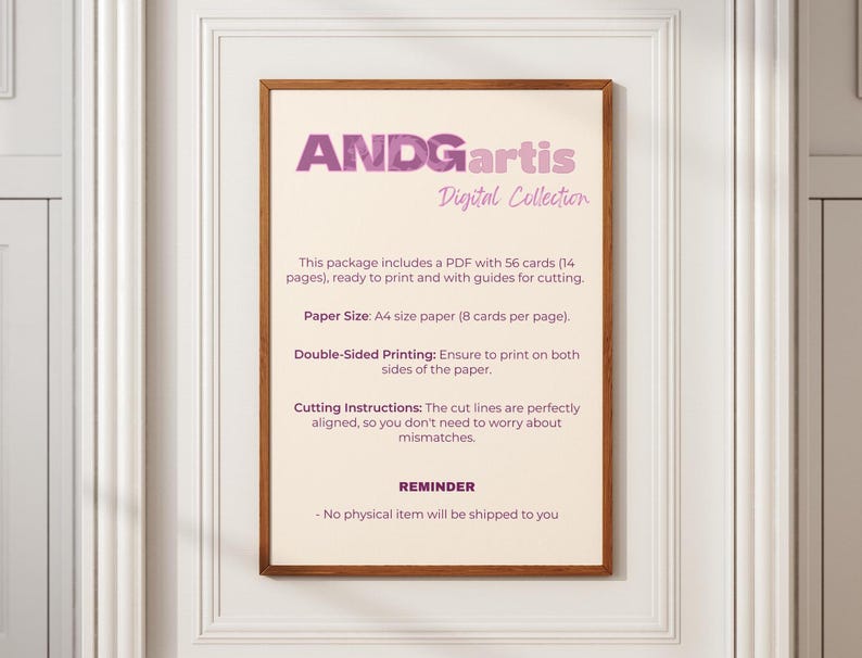 K&ouml;nnte beinhalten: Eine druckbare digitale Sammlung von 56 Karten, bereit zum Drucken auf A4-Papier. Das Paket enth&auml;lt Anweisungen f&uuml;r doppelseitigen Druck und Zuschneiden.  "ANDGartis Digital Collection" ist oben auf der Seite gedruckt.