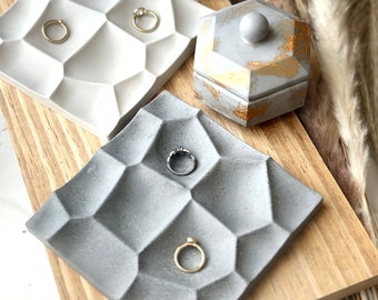 Handmade Concrete Ring Tray: Industrial Chic Jewelry Dish