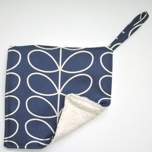 May include: A blue and white kitchen towel with a loop handle. The towel is made of cotton and has a white terry cloth backing.