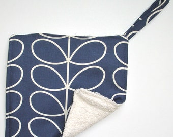 May include: A blue and white kitchen towel with a loop handle. The towel is made of cotton and has a white terry cloth backing.