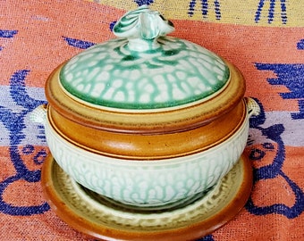 Vegetable steamer with serving plate