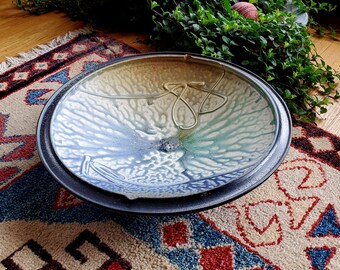 Wall hanging serving bowl