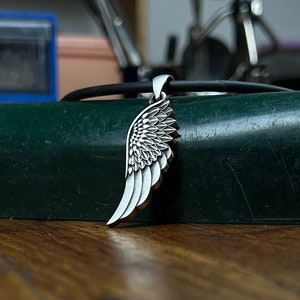 Elegant Angel Wings Flashy Necklace – Gold or Silver Spiritual Necklace, Memorial Jewelry, Guardian Angel Gift