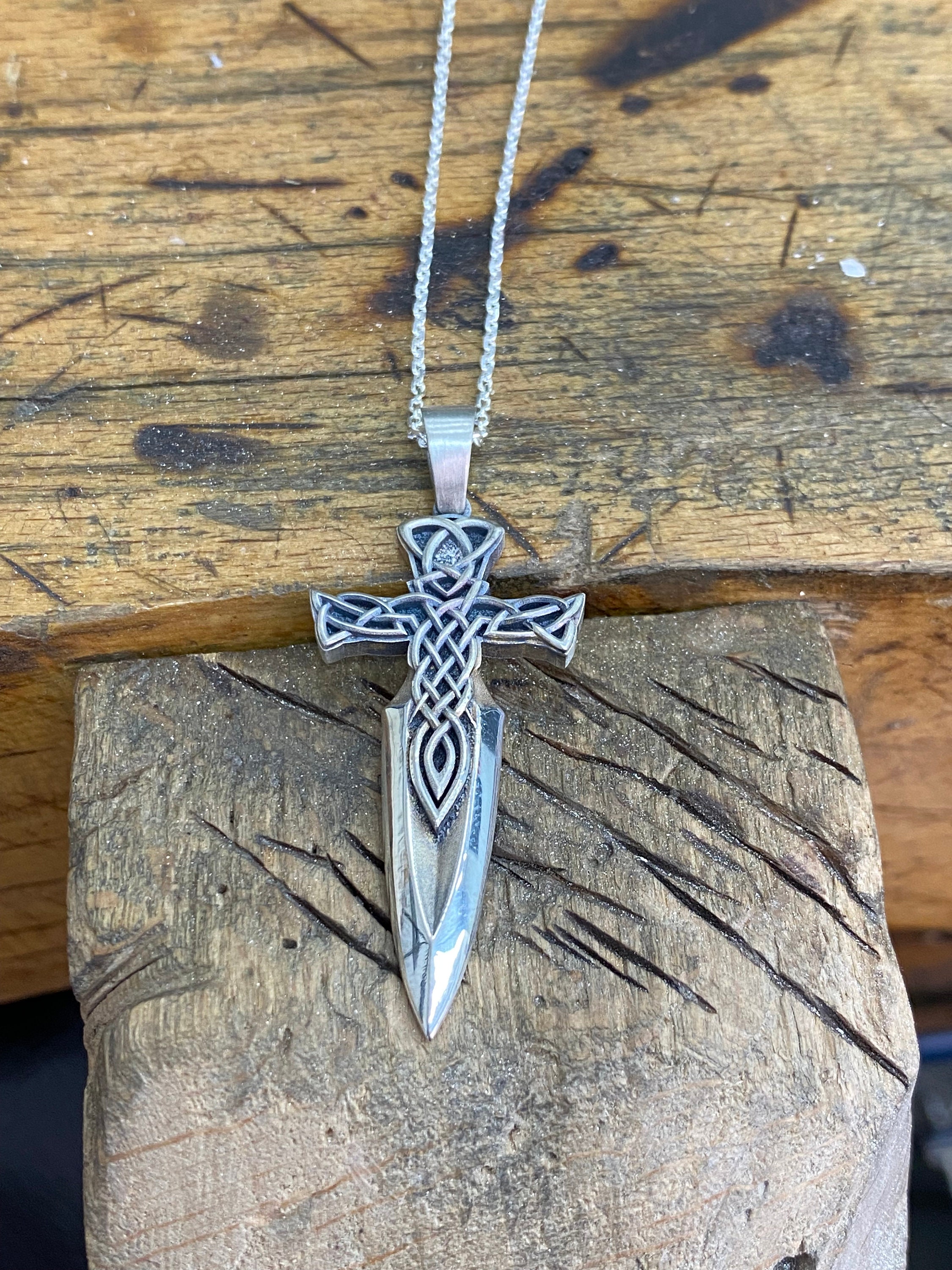 ADMETUS Collana con nodo celtico, in argento Sterling con ciondolo a forma di croce celtica irlandese, idea regalo per uomo, Argento sterling, Nessuna pietra preziosa