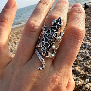 Artistic Lizard Ring STERLING SILVER 925 Spotted Gecko Lizard Handmade Excluisve Design Adjustable Size Animal Jewellery